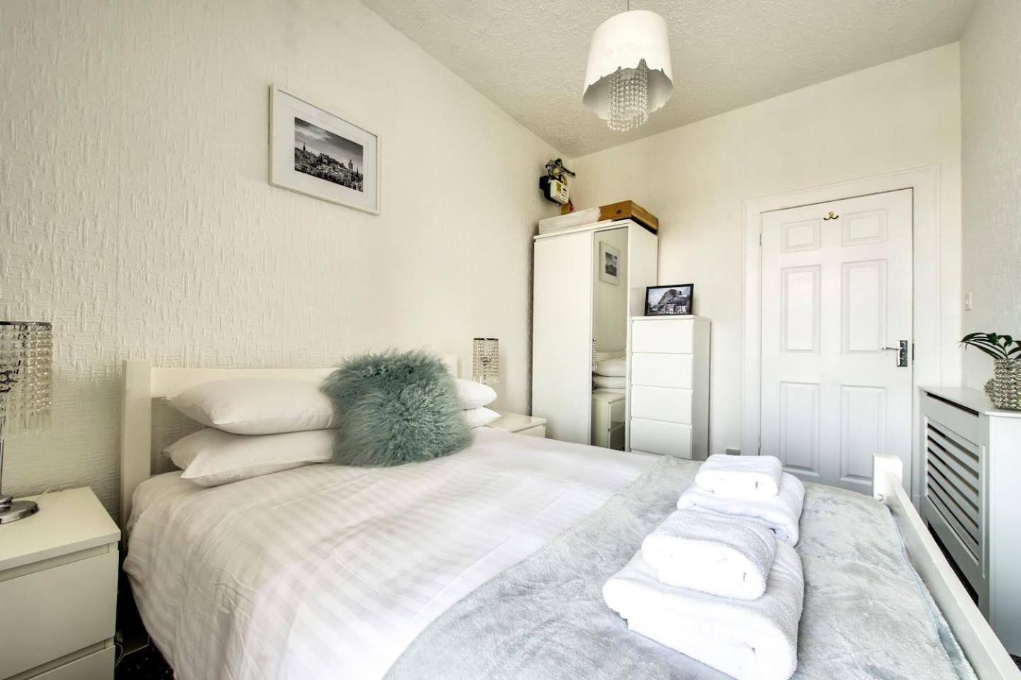 אדינבורו Guestready - Modern 2Br Home On The Royal Mile! מראה חיצוני תמונה